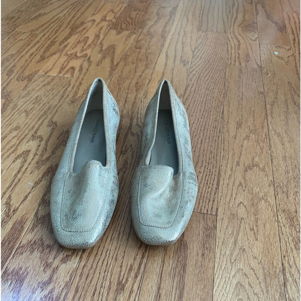 Donald Pliner women flats Loafers  very comfortable brand new made in Italy